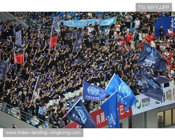 因伤退赛,现场球迷齐喊他的名字 因伤退赛,现场球迷齐喊他的名字